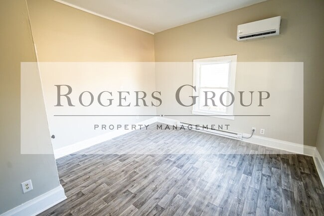 Building Photo - 718 John St