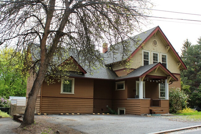 Building Photo - 1000 NE B St