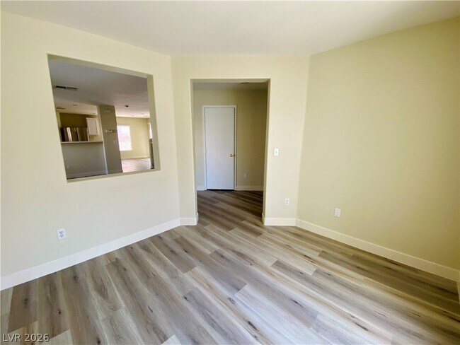 Foto del edificio - 6158 Dutch Windmill Ave