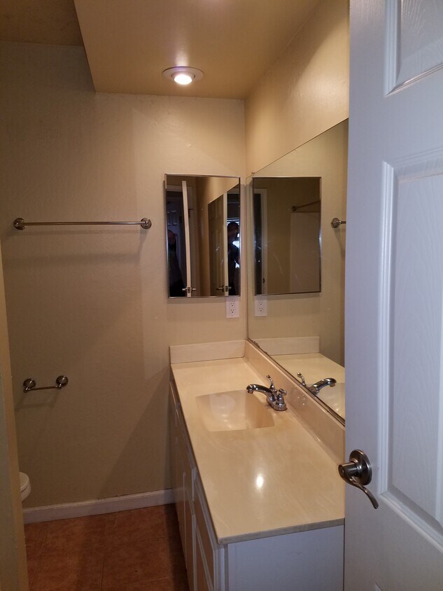 Foto principal - 14131 Frances St