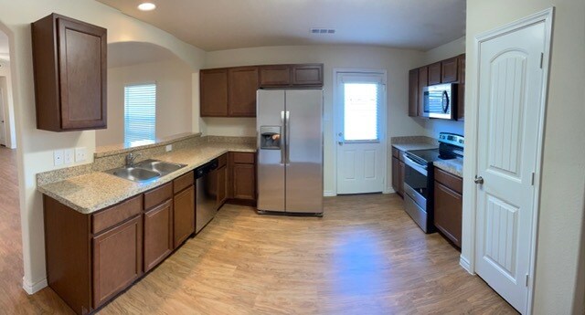 Building Photo - 1609 Blue Jay Dr