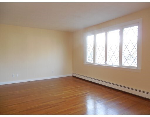 Primary Photo - 489 Mt Auburn St