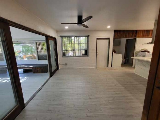 Foto del edificio - 1558 St Louis Dr