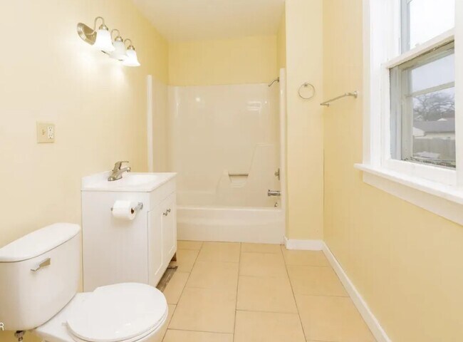 Building Photo - 215 5th St W