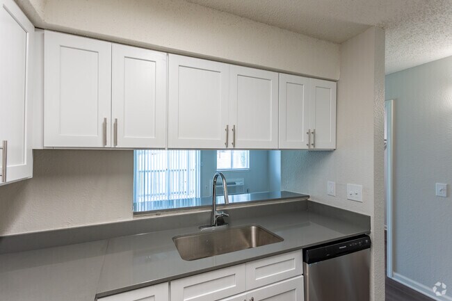 Estudio - 500 pies cuadrados - Cocina - Whispering Oaks