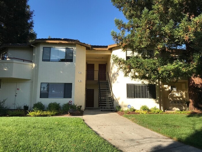 Foto principal - 5095 Valley Crest Dr