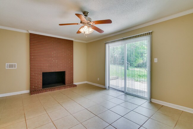 Building Photo - Spacious Three Bedroom w/Oversize Backyard