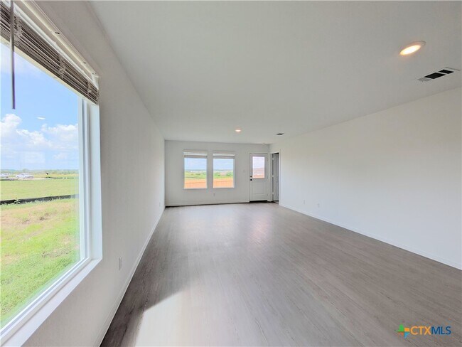 Foto del edificio - 764 Horsetail Ln
