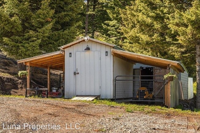 Building Photo - 3 br, 3 bath House - 165 Smokey Hollow Road