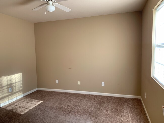 Building Photo - 3bed/2bath Home close to Community Center