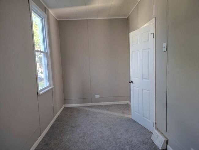 Building Photo - 4212 Apple Ave