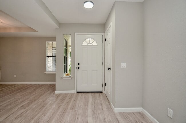 Building Photo - 22018 Grand Forks Dr