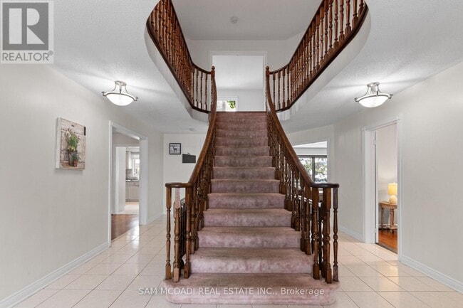 Photo du bâtiment - 2556 Hammond Rd