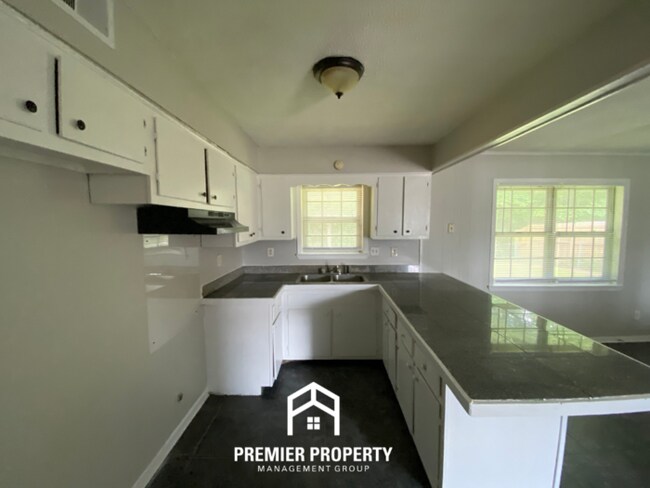 Building Photo - 30 Lydgate Ave