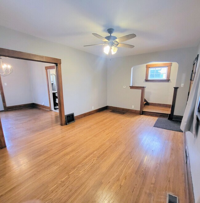 Building Photo - 3813 S Wayne Ave