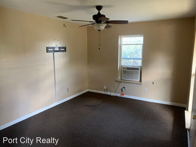 Foto del edificio - 3 br, 1 bath House - 4822 Gloria Drive