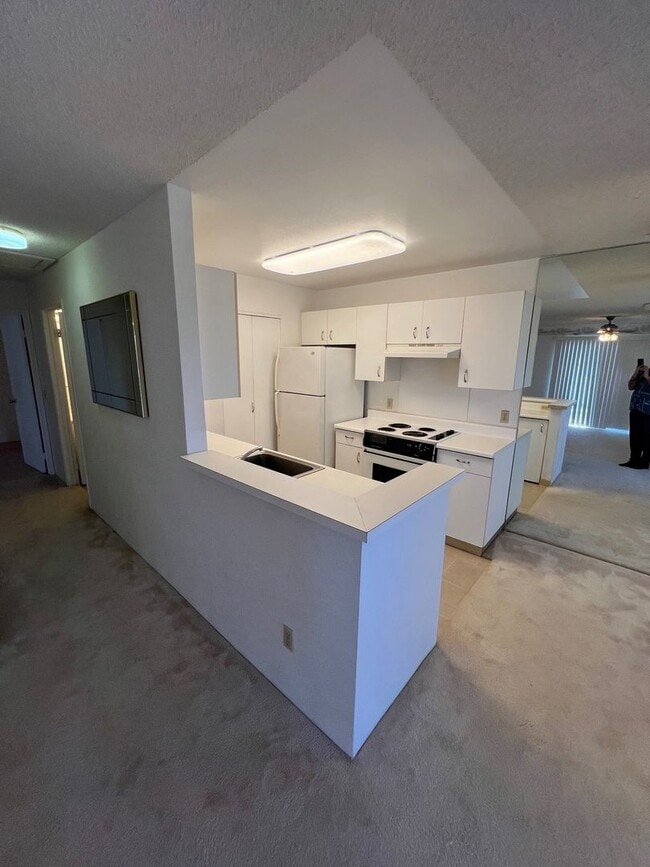 Building Photo - 94-211-211 Lumiaina Pl