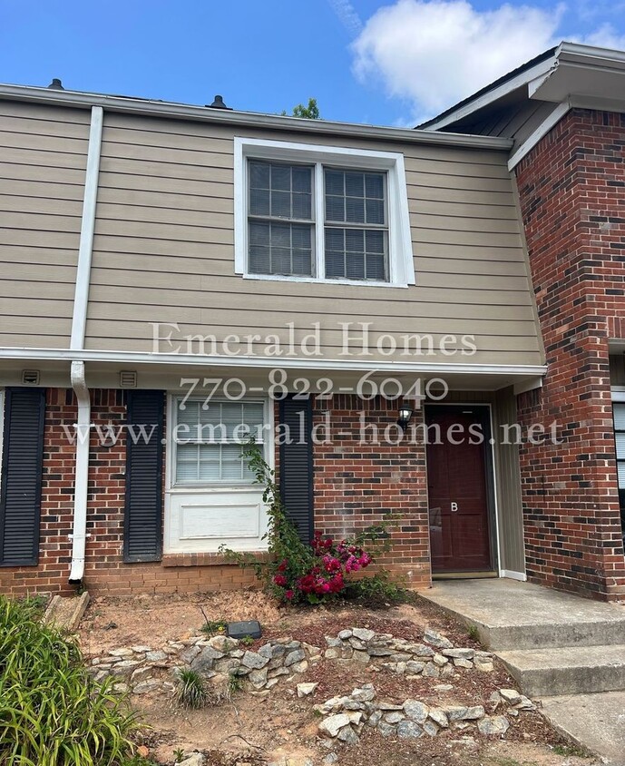 Primary Photo - READY NOW!! 2 bedroom 1.5 bathroom in Snel...