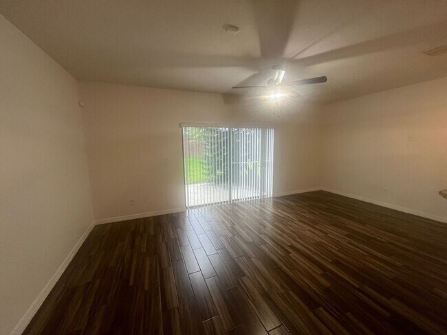 Foto del edificio - 1921 Glen Mist Cv