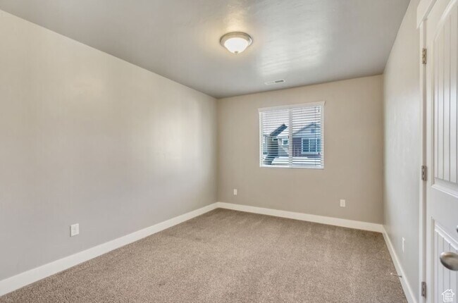 Building Photo - 5252 W Armada Way