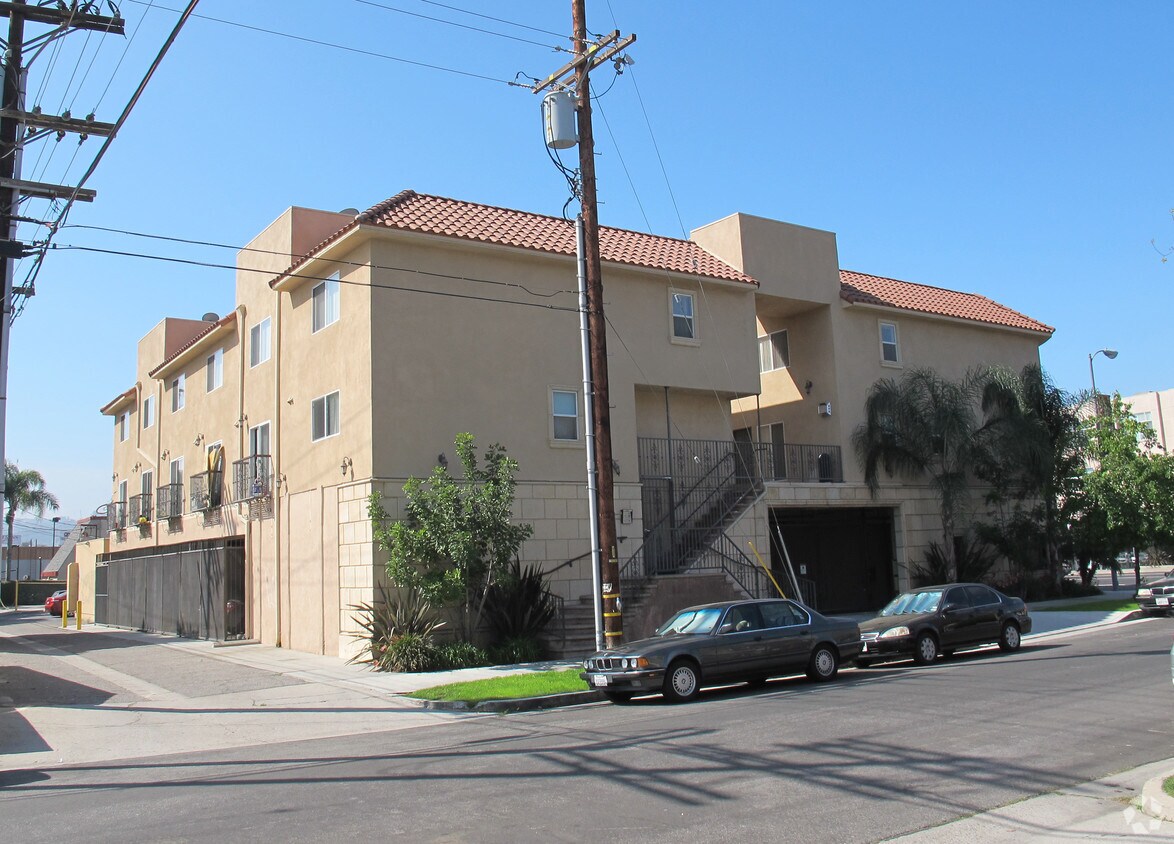 4954 Laurel Canyon Blvd, Valley Village, CA 91607 Apartments 4954