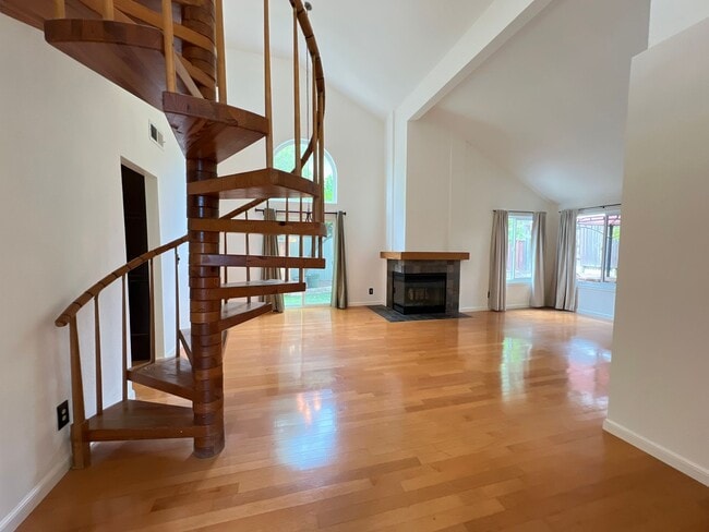 Building Photo - SPACIOUS 3 BEDROOM HOUSE IN PLEASANTON!!!