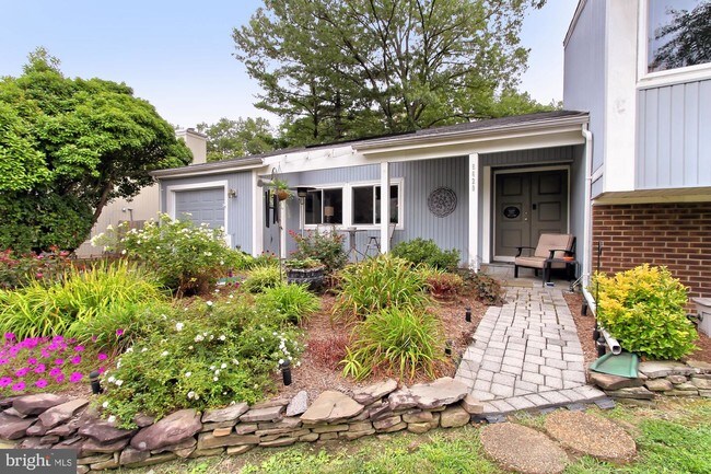 Building Photo - 8629 Reseca Ln