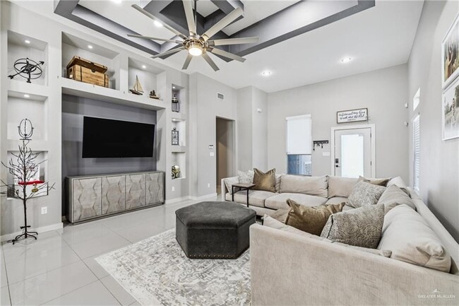Building Photo - 921 Casa Blanca Dr
