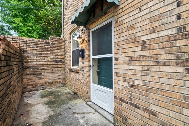 Building Photo - 211 N 5th St