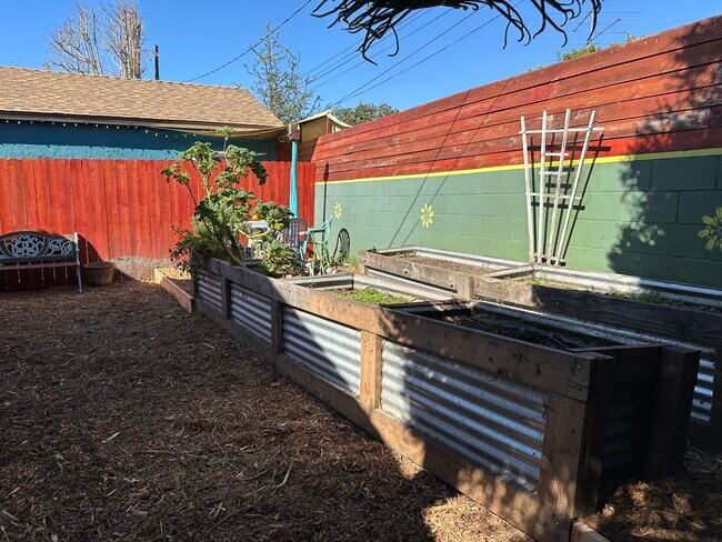 Foto del edificio - 5150 Purdue Ave