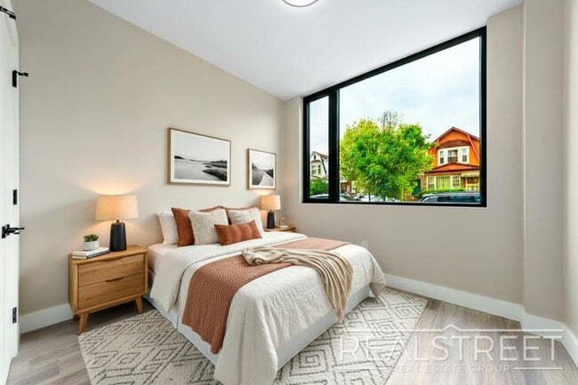 Foto del edificio - Tilden Avenue