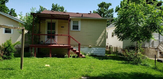 Foto del edificio - 2 Bedroom 1 Bathroom Home Available Now