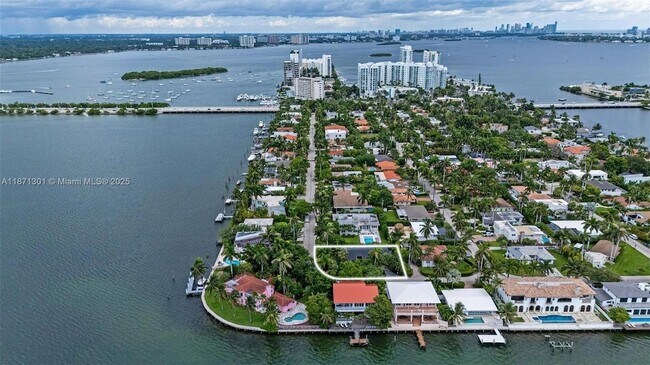 Foto del edificio - 7401 Miami View Dr