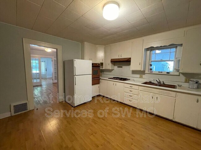 Foto del edificio - 1248 E Harrison St