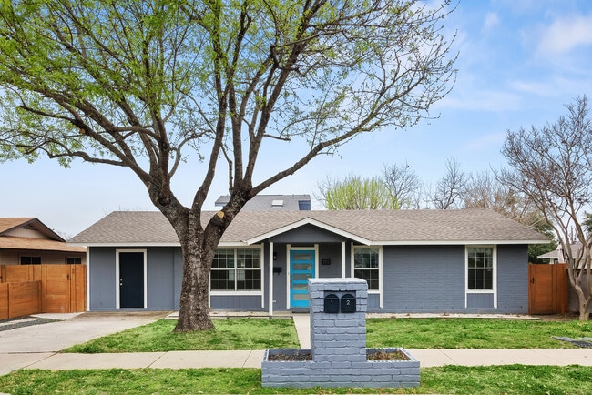 Building Photo - 1111 Lawson Ln