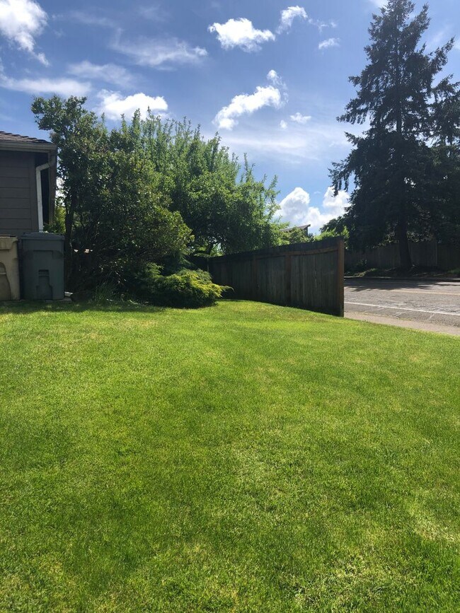 Building Photo - Spacious 3 Bedroom Home in Desirable Witha...