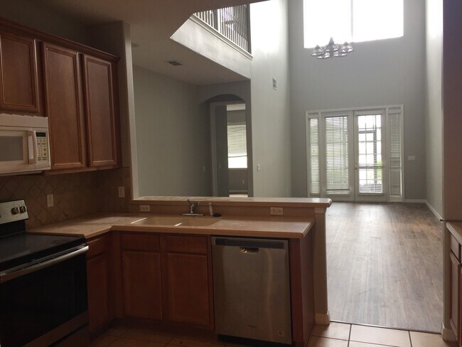 Foto del edificio - Updated 3 Bedroom Townhome in the Arbor Meadows Gated Community