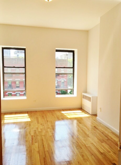 Building Photo - 1711 2nd Ave