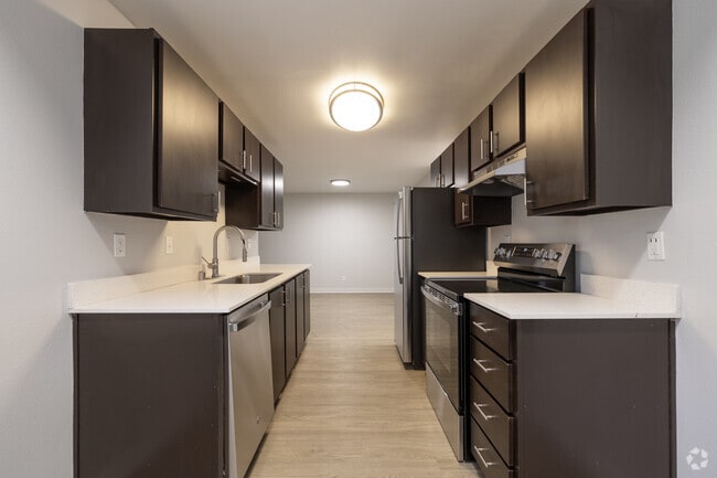 3BR, 2BA - 1,226SF - Kitchen - Wellington Apartments