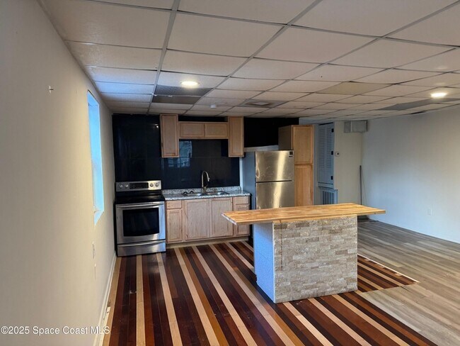 Foto del edificio - 808 Forrest Ave
