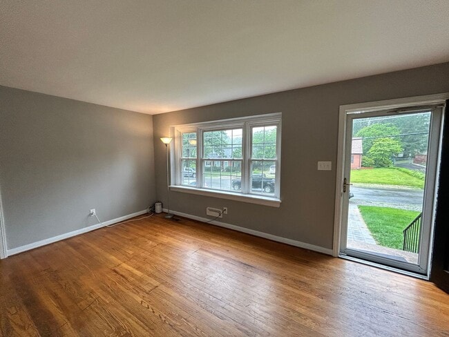 Building Photo - 1124 Bridle Ln