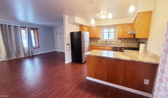 Foto del edificio - 3 br, 1.5 bath House - 1805 Carr Dr