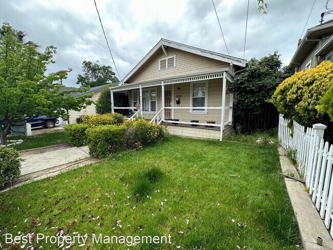 Building Photo - 3 br, 2 bath House - 112 W. 5th St.