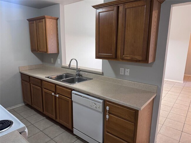 Foto del edificio - 2525 W Oklahoma Ave