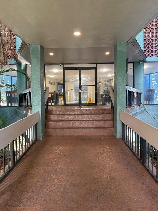 Building Photo - 4222 Inverrary Blvd