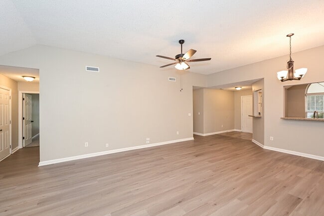 Building Photo - 2204 Joann Dr