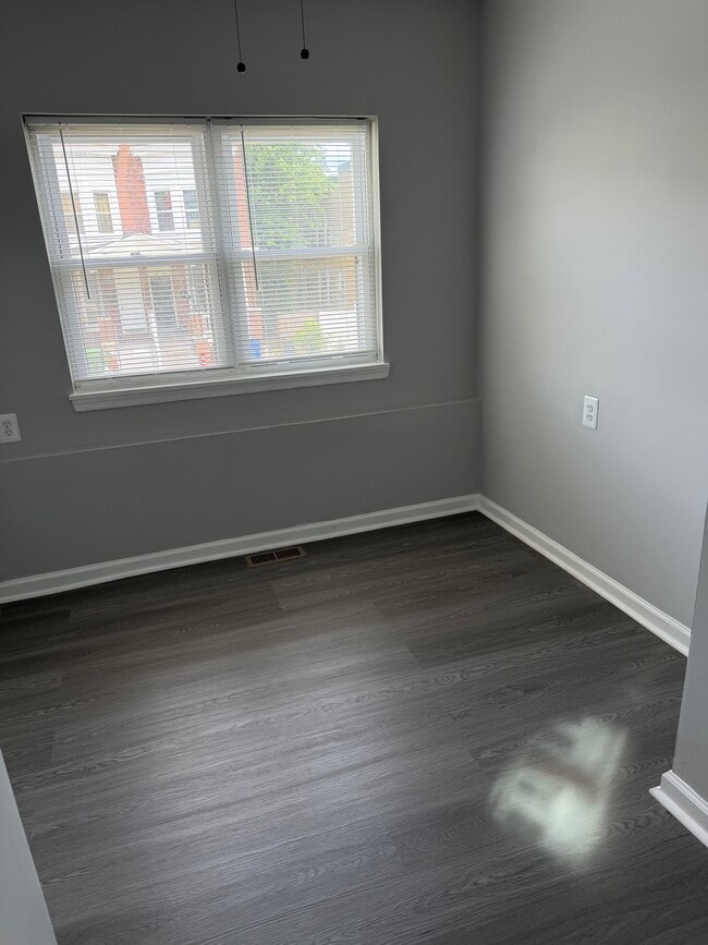 Building Photo - 803 Cator Ave