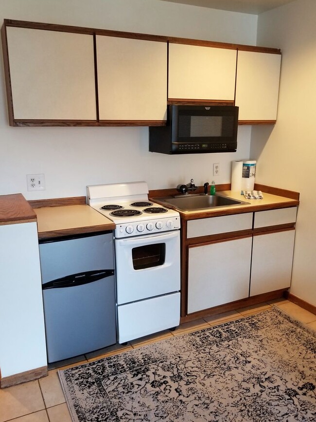 Building Photo - Long Term Rental- Cedar Lodge 207