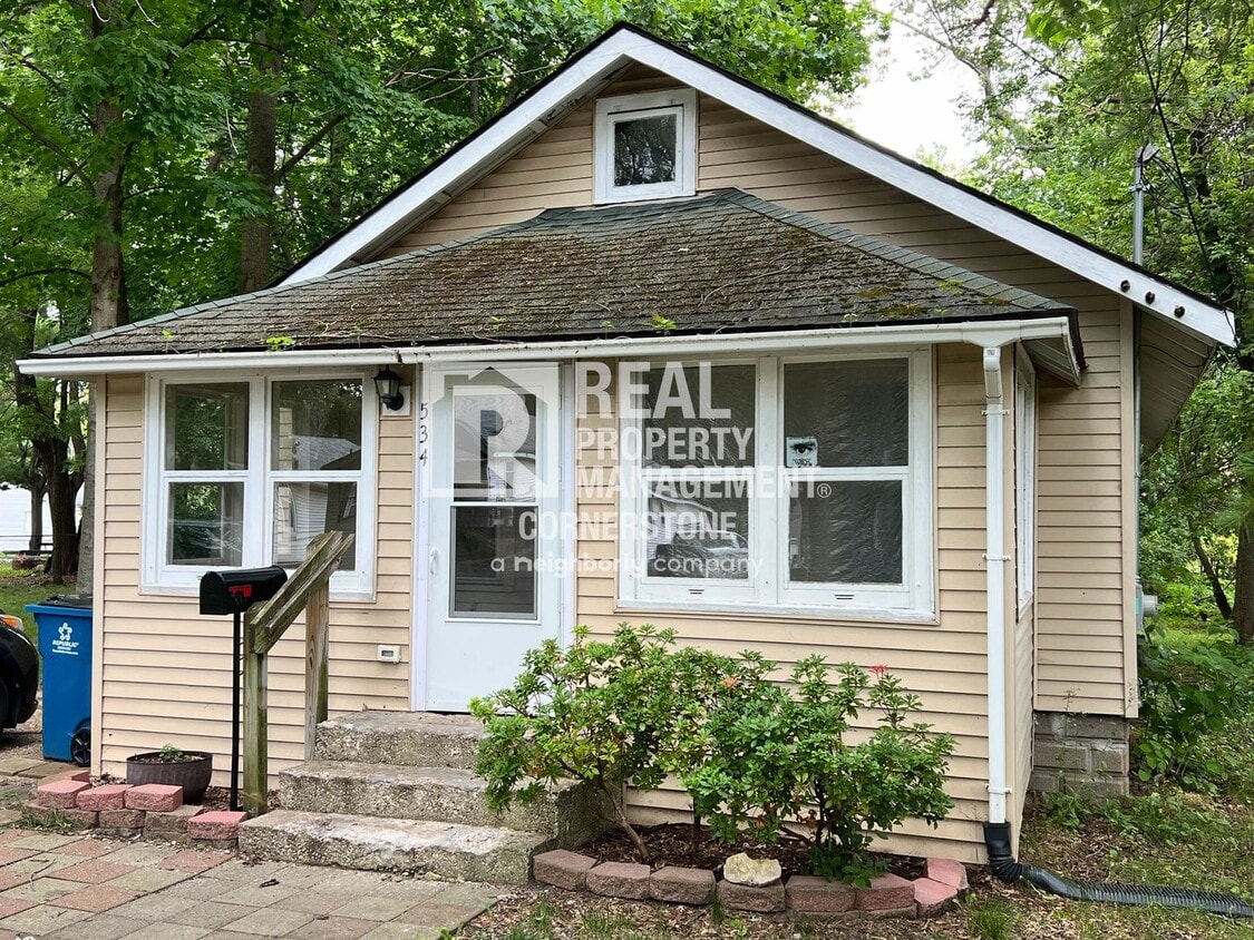 Primary Photo - Charming 2-Bedroom Home with Spacious Yard