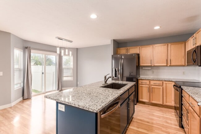 Building Photo - Gorgeous Updated West Jordan Townhome!